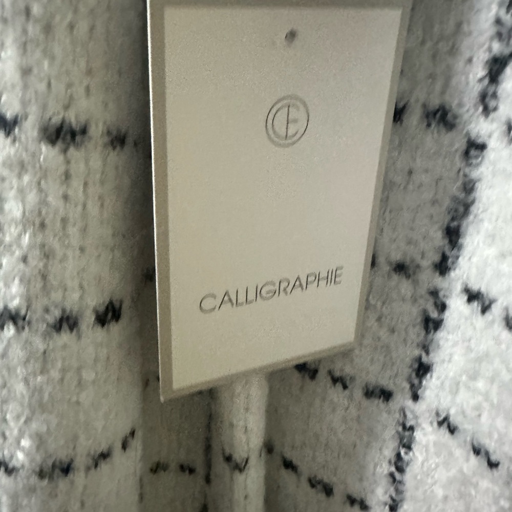 Elegant White and Grey Grid Long Cardigan - Picture 6 of 6